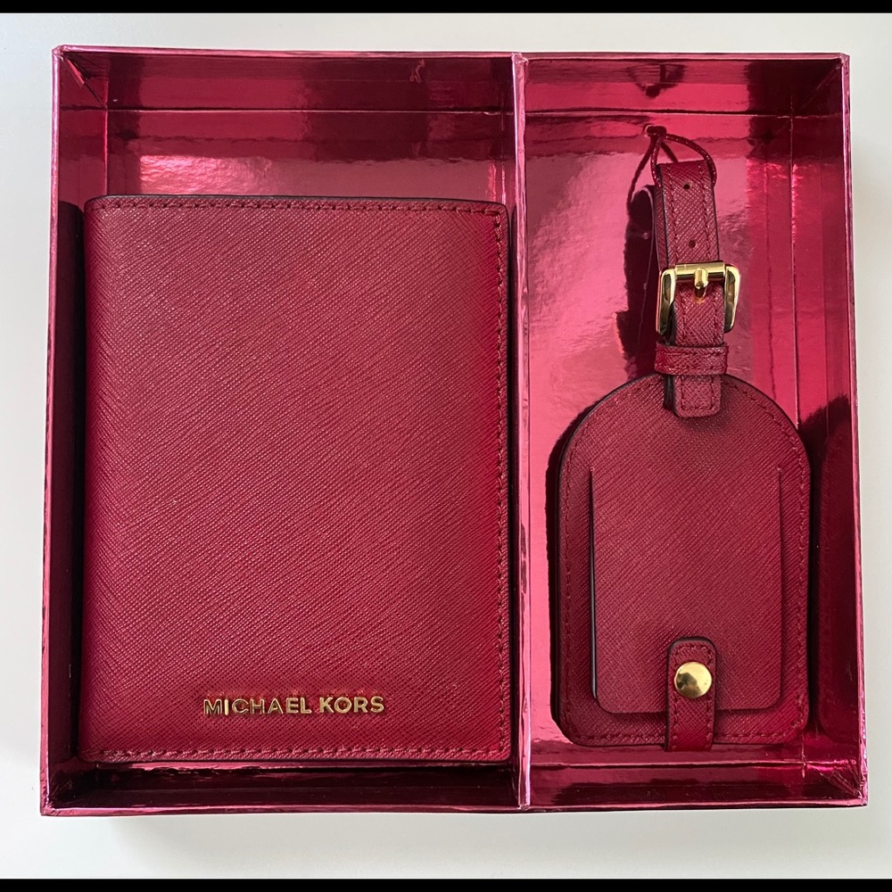 Michael Kors Wallet & Luggage Tag Gift Set